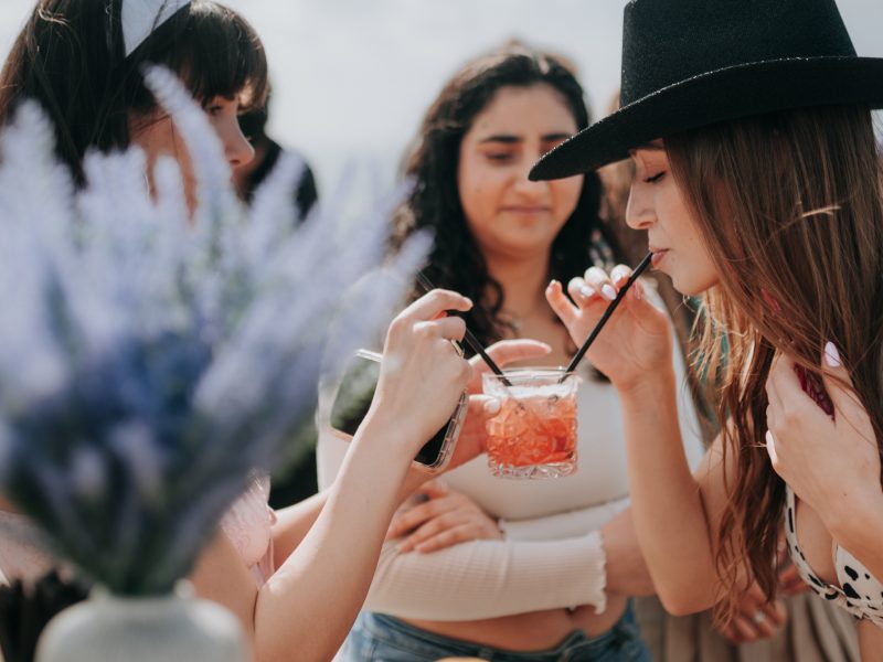 בר למסיבות רווקים ורווקות